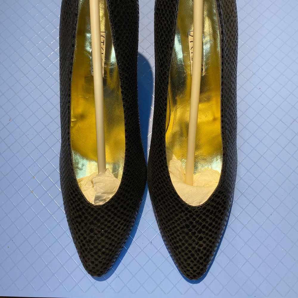 Walter Steiger snakeskin shoes. Size 8.5. Black.